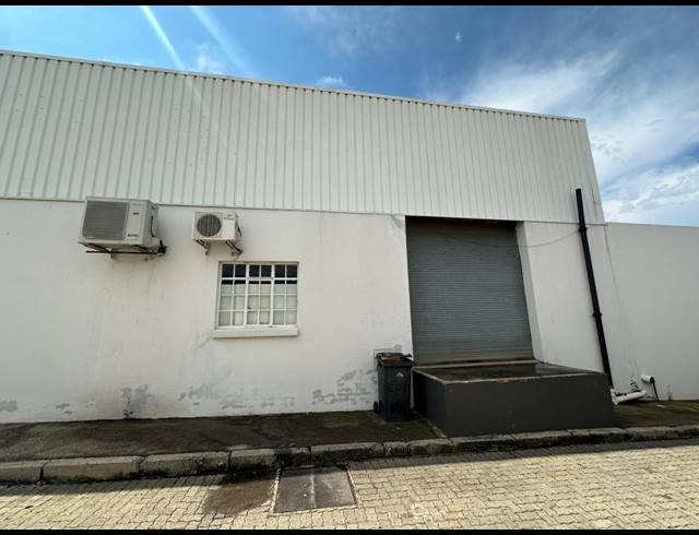 548M² WAREHOUSE TO LET IN LANSERIA